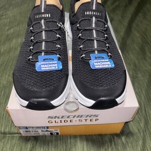 Skechers Women’s Resilience Black Glide-Step Sneakers